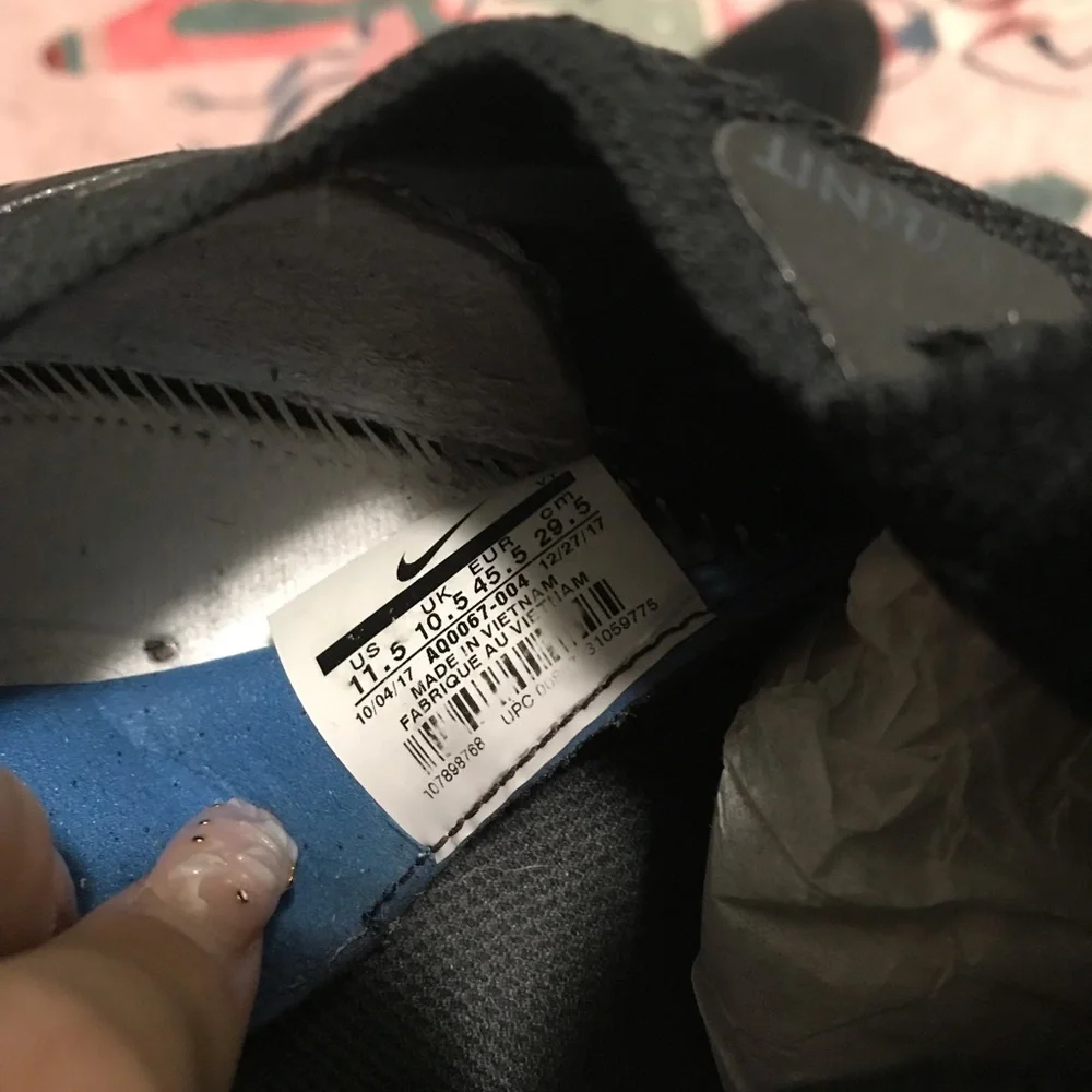 Nike Epic react, black and blue flying at sneakers size 11 1/2